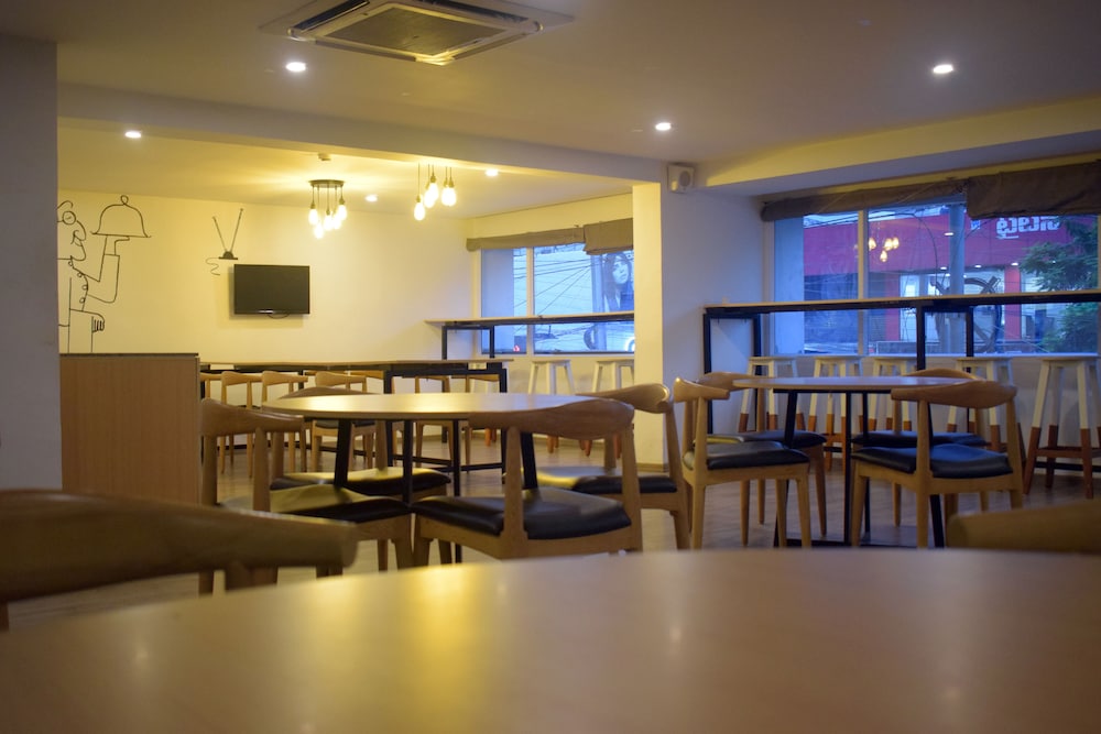 Hotel Asrani International