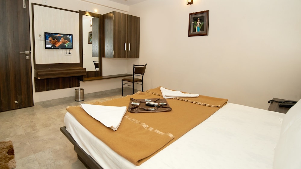 HOTEL SAI SURAJ PARK