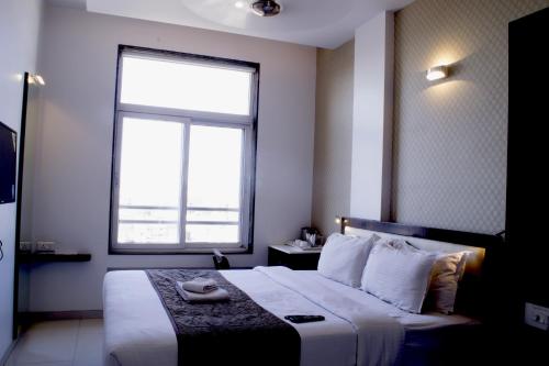 Sri Sri Executive Lodging & Hotel, Kolhapur