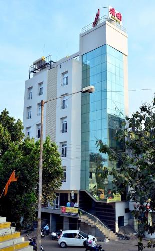 Sri Sri Executive Lodging & Hotel, Kolhapur