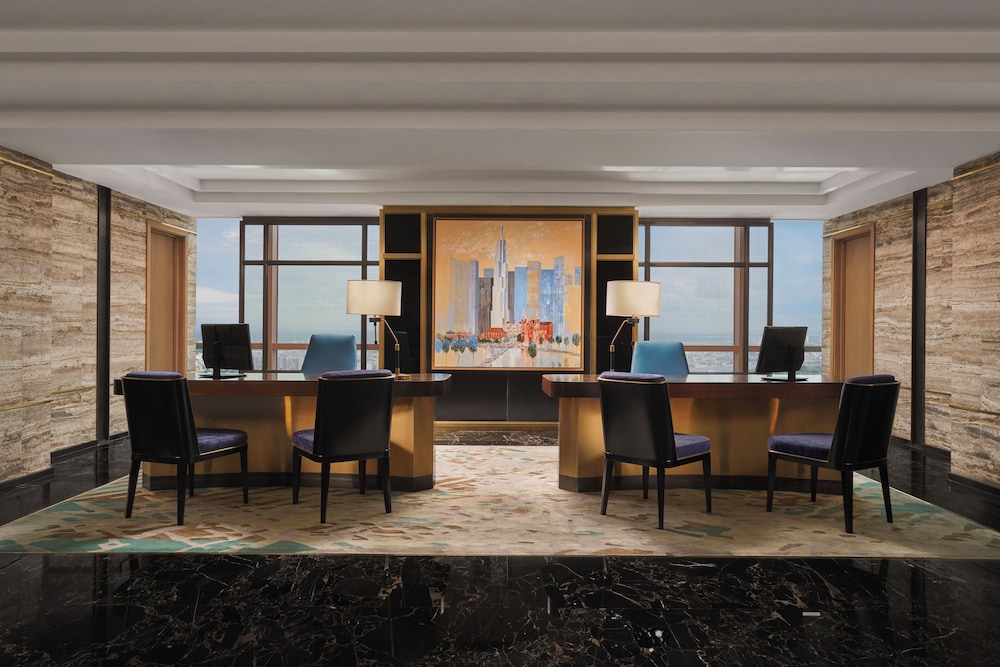 Vinpearl Landmark 81, Autograph Collection