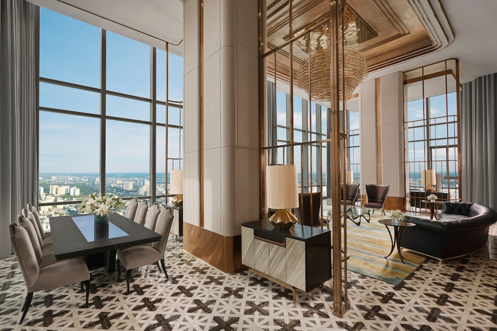 Vinpearl Landmark 81, Autograph Collection