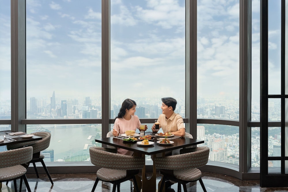 Vinpearl Landmark 81, Autograph Collection