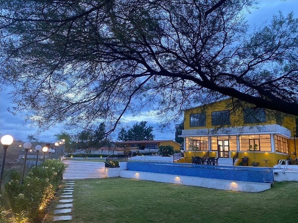 ARC Lakeside Resort, Shirwal (50 Km From Pune)