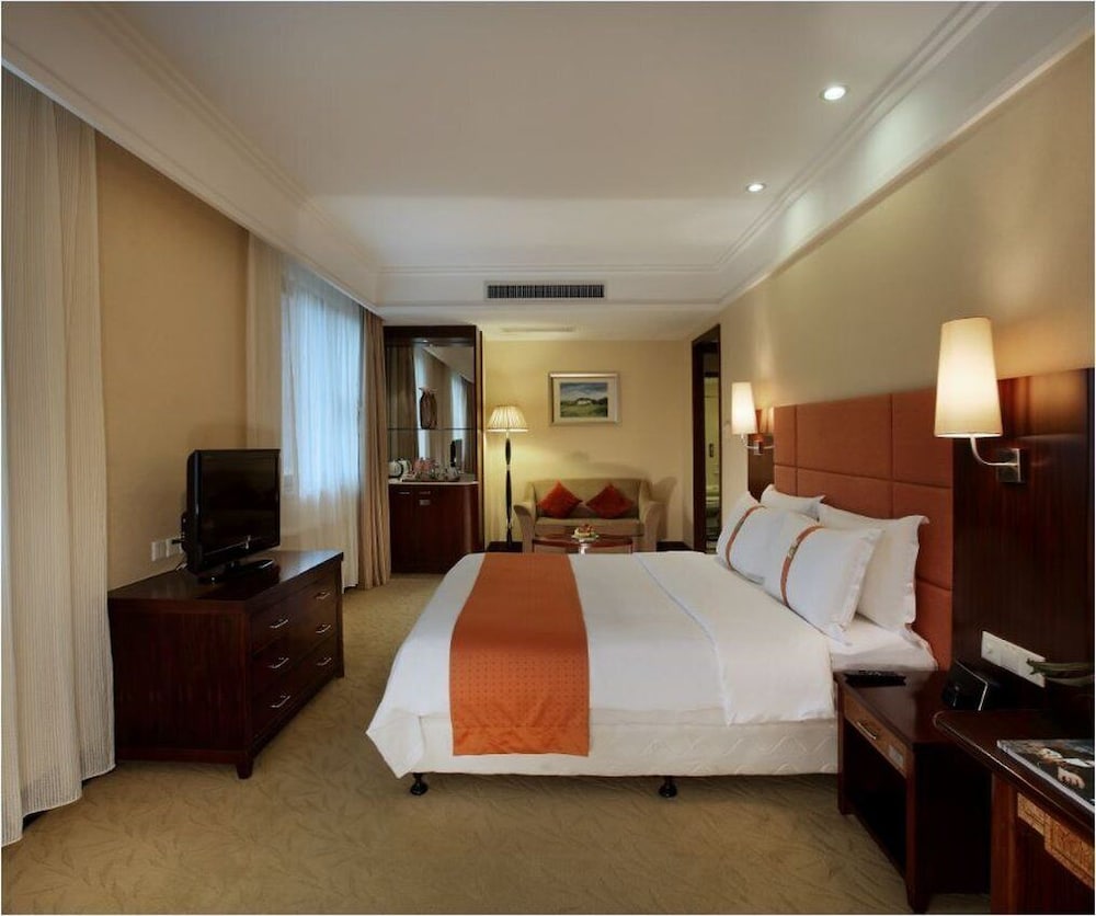 Holiday Inn Shenzhen Donghua Hotel By IHG