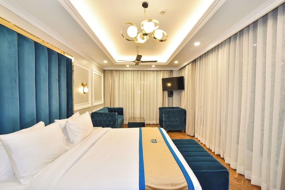 Claret inn by Lawrence Hotels