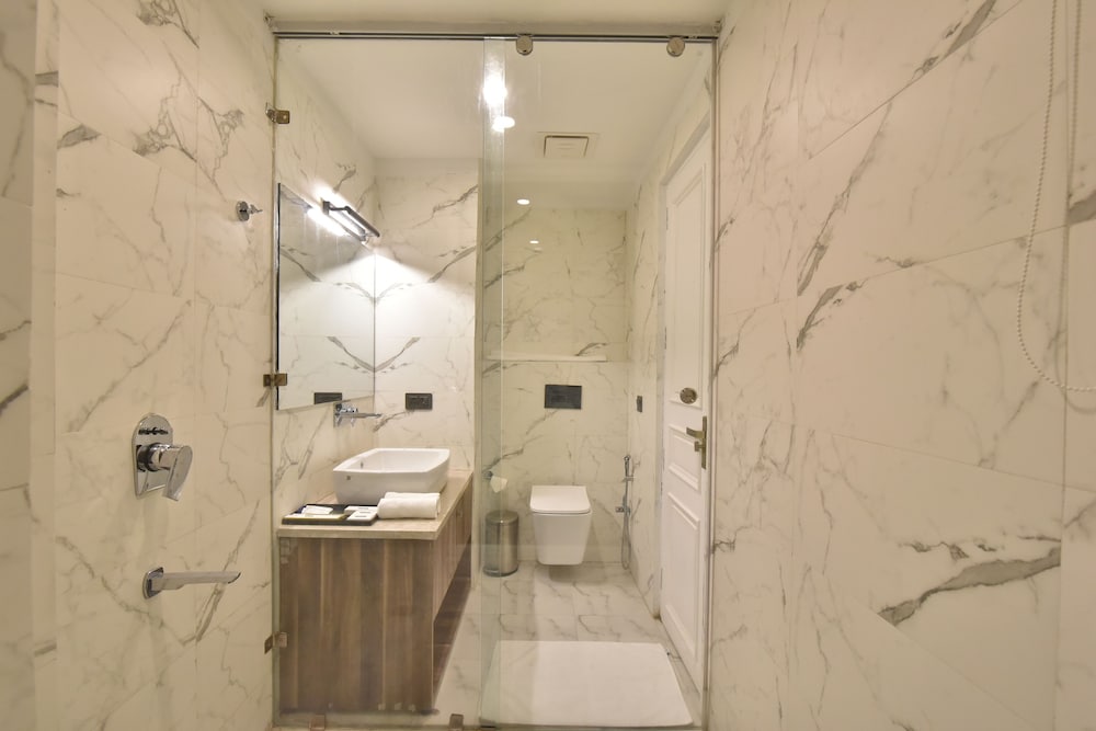 Claret inn by Lawrence Hotels
