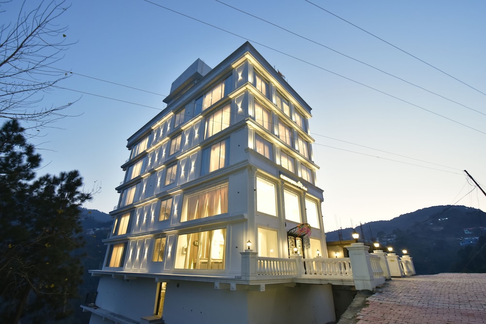 Claret inn by Lawrence Hotels