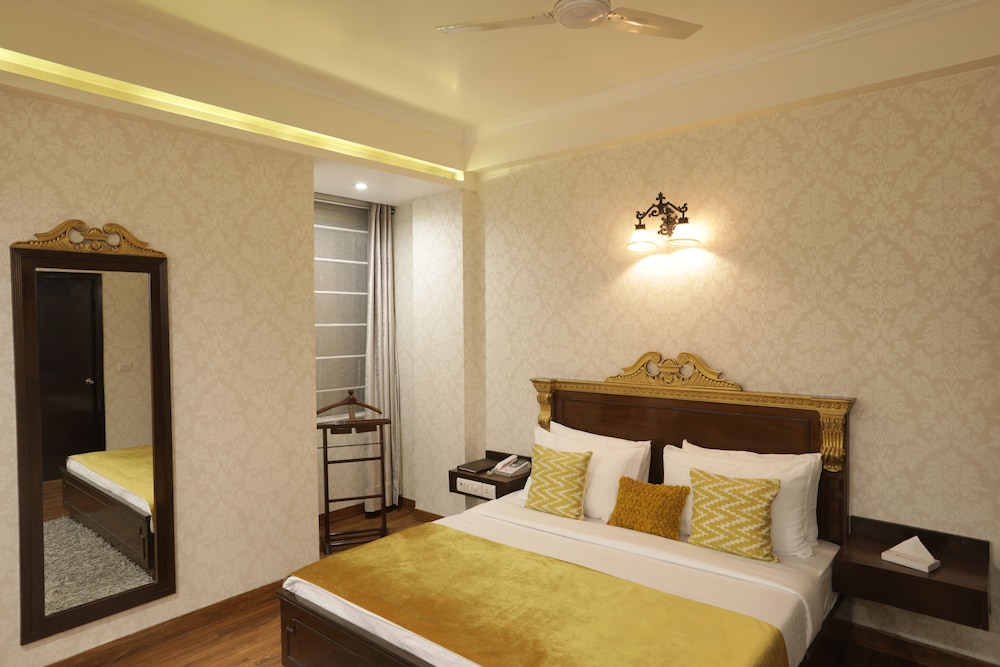 Rockland Hotel C R Park