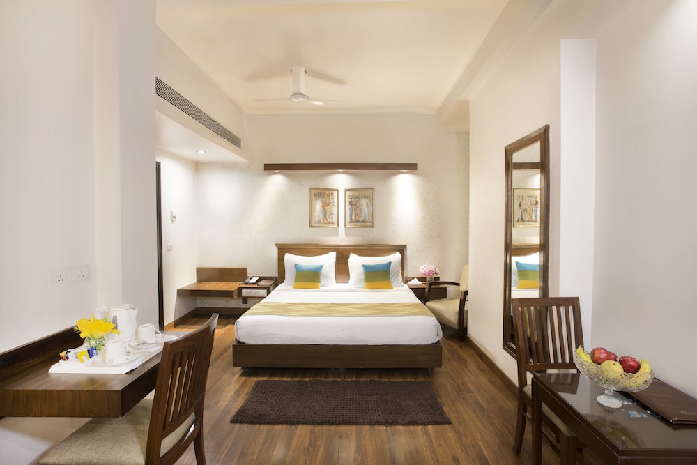 Rockland Hotel C R Park
