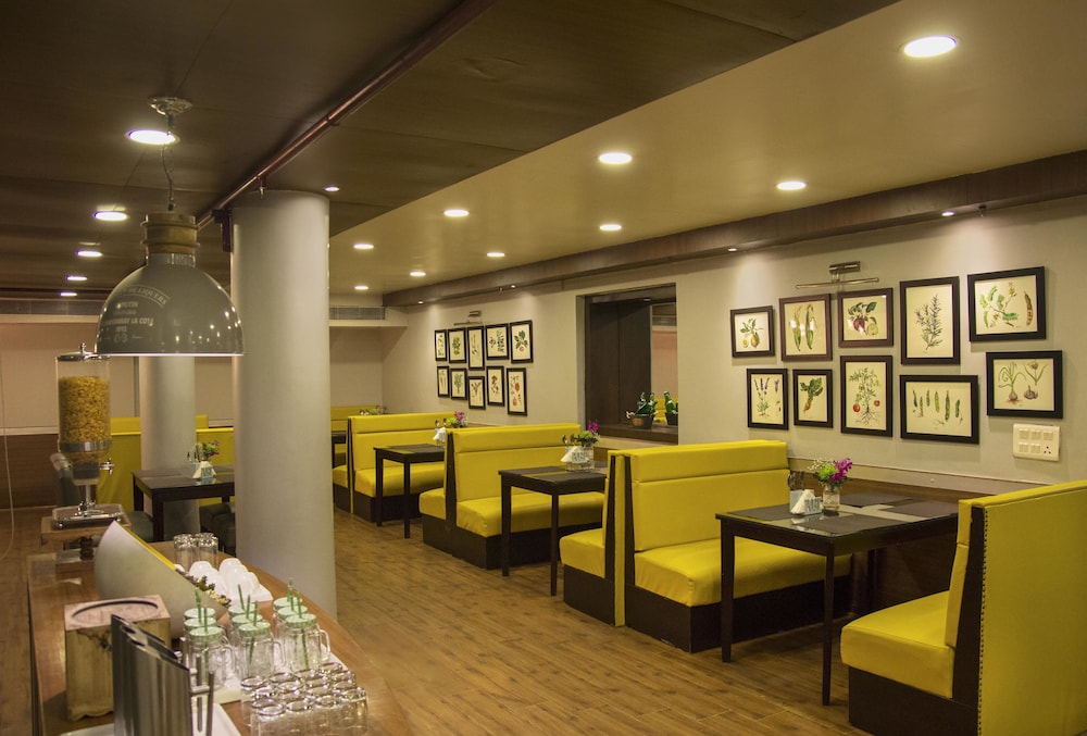 Rockland Hotel C R Park