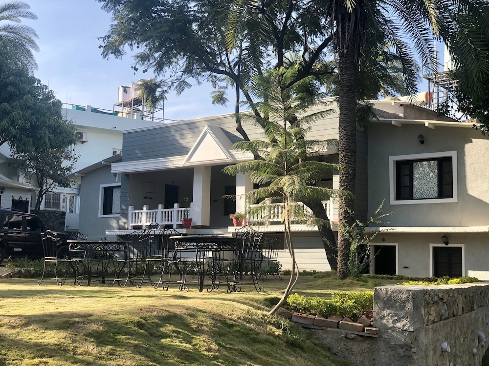 Hotel Agroha (Colonial Villa, 1 KM from Nakki Lake) , Mount Abu