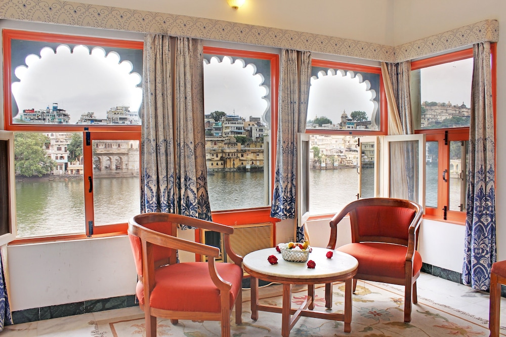 Sarovar - Lake Facing Boutique Hotel On Lake Pichola