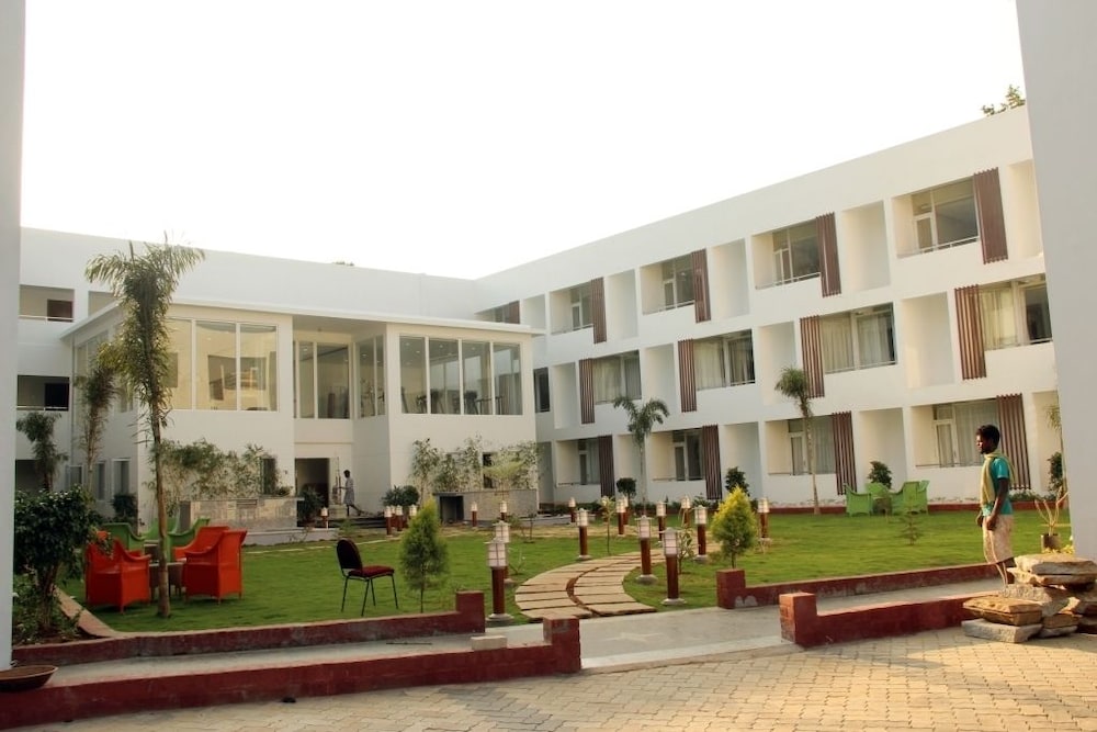 Saaral Resort Courtallam