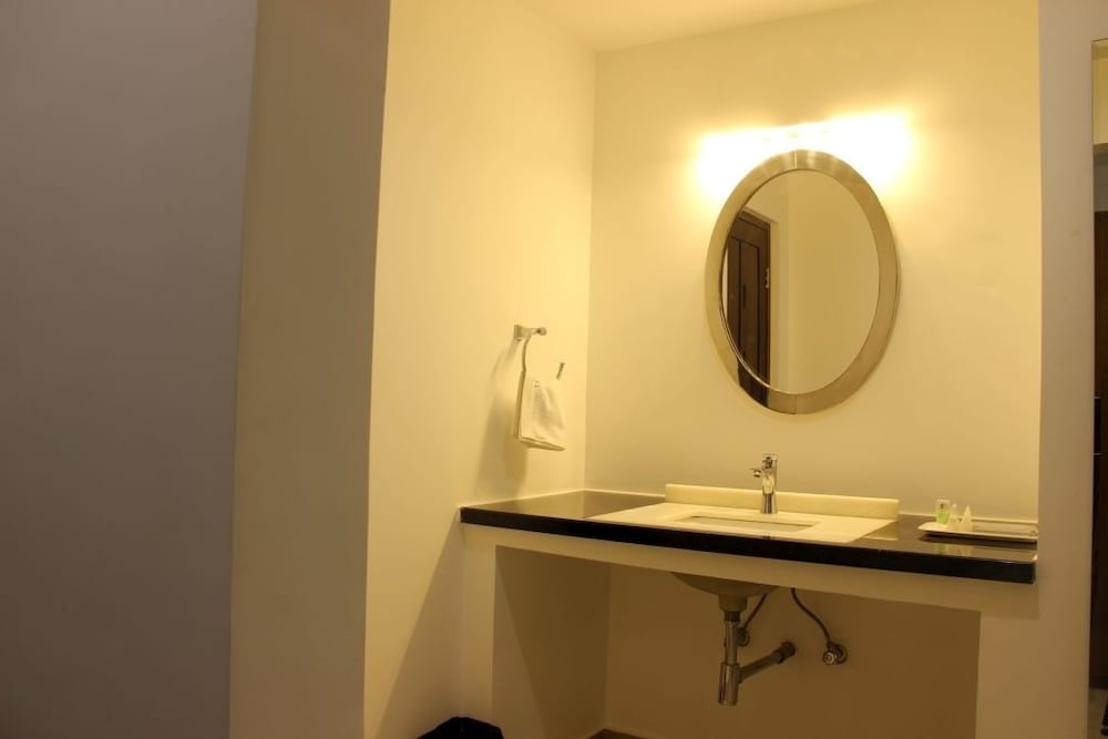 Saaral Resort Courtallam