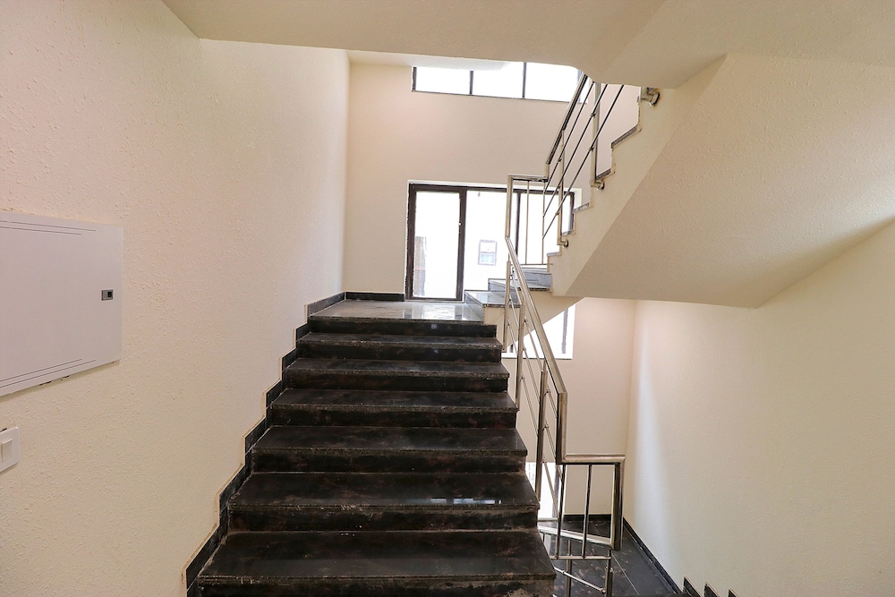  FabHotel Pitampura