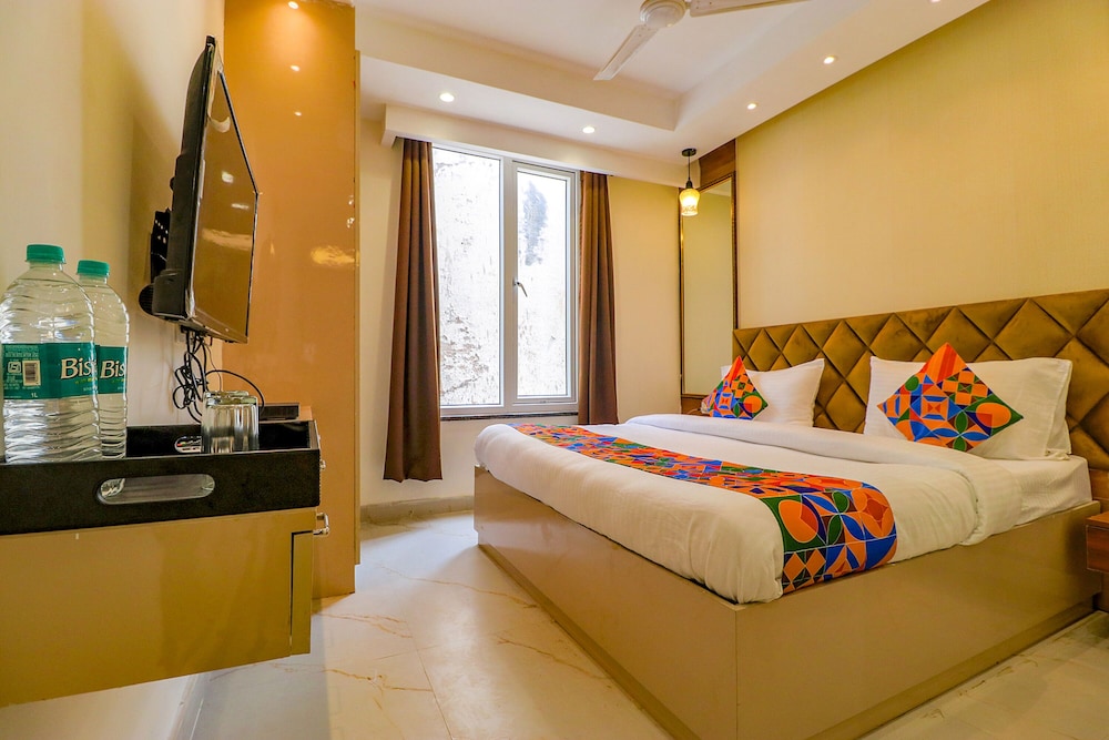  FabHotel Pitampura