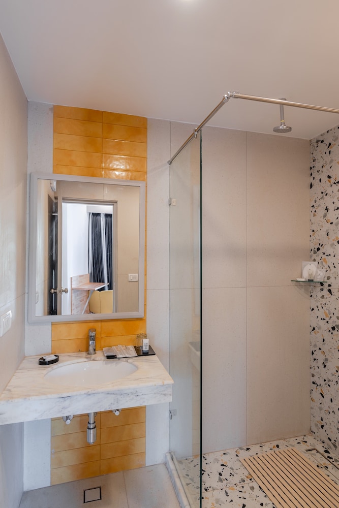 Bedzzz Xclusiv, Morjim By Leisure Hotels