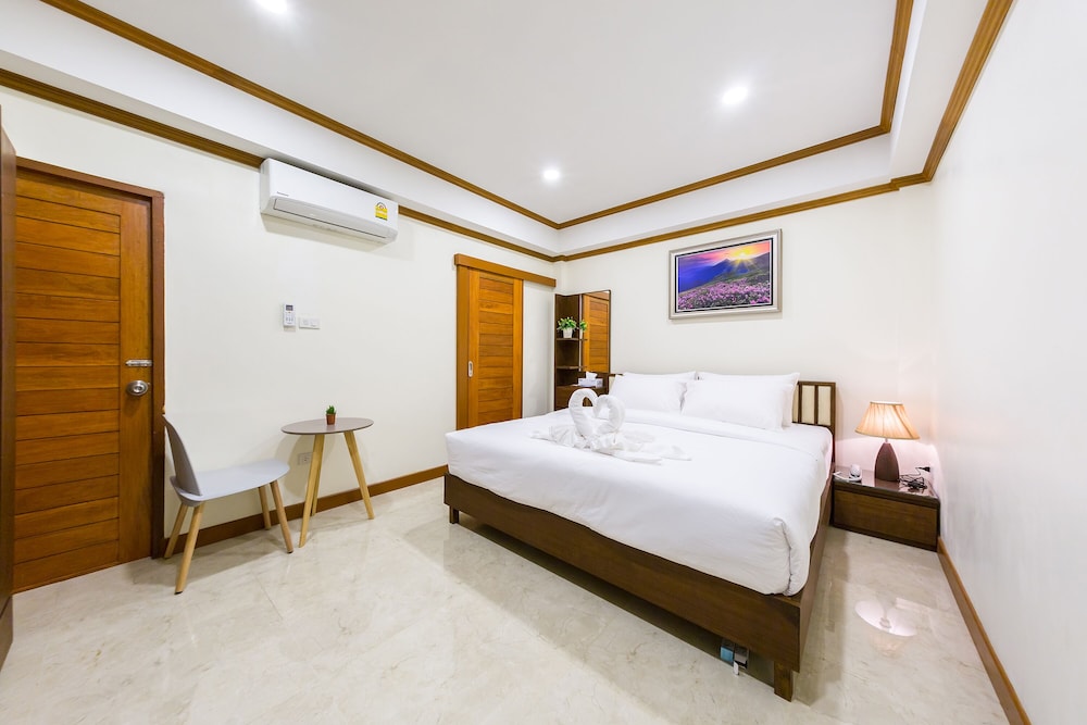 Suthep Home & Hostel