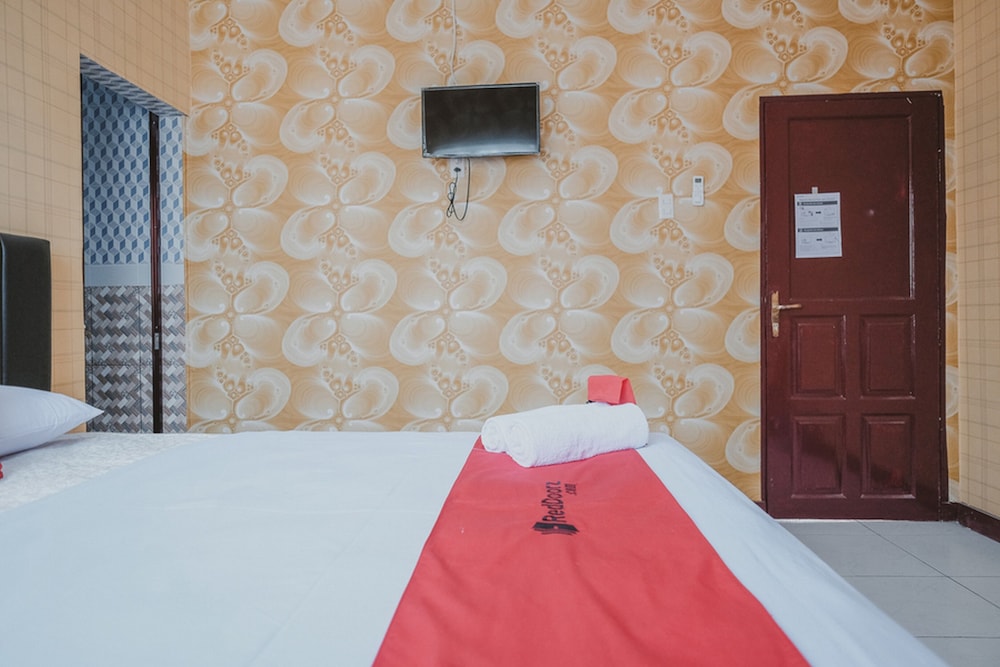 RedDoorz Plus near Istana Maimun Medan