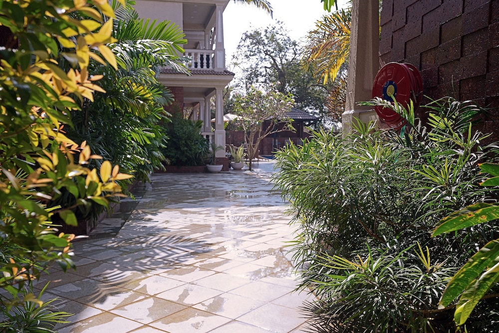 Grand Continent Anjuna Goa A Sarovar Portico