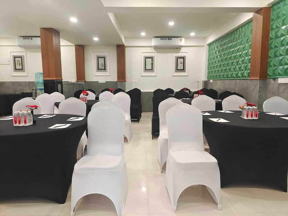 Grand Continent Anjuna Goa A Sarovar Portico