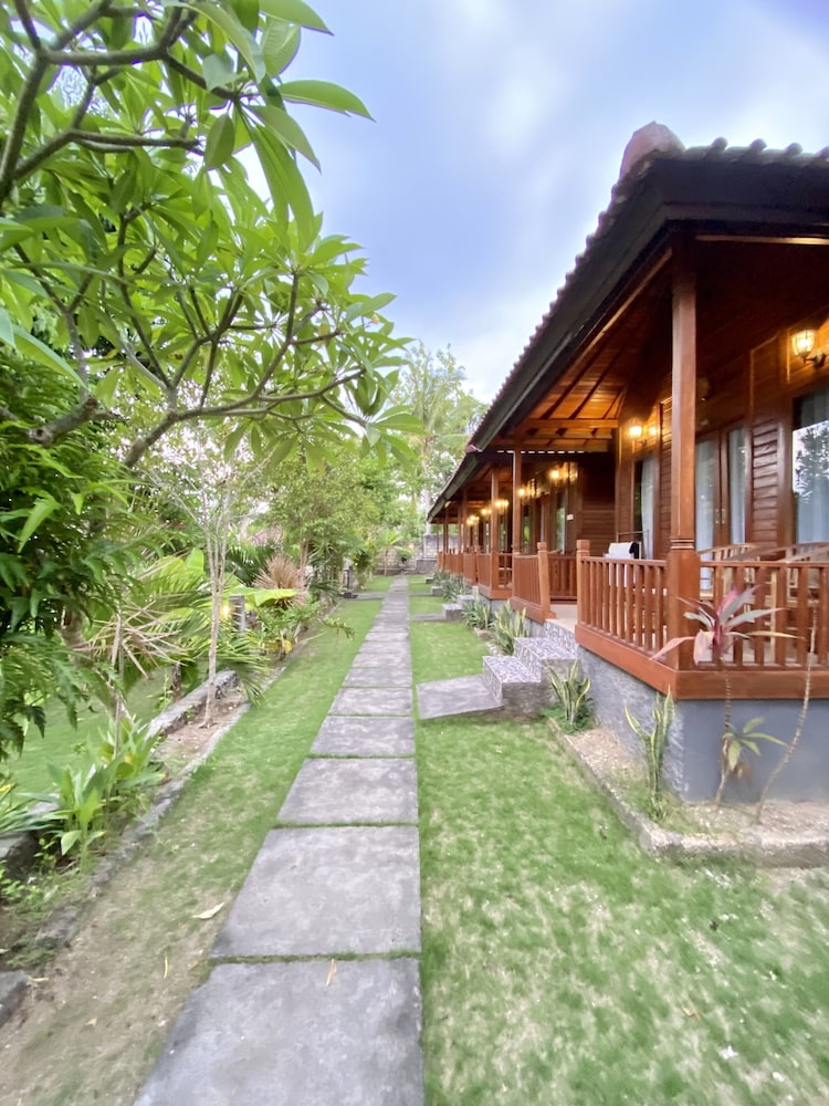 Kamasan Cottage By Reccoma