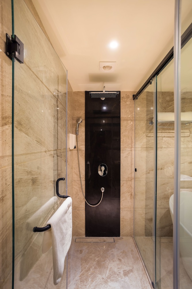 Hotel Golden Aura