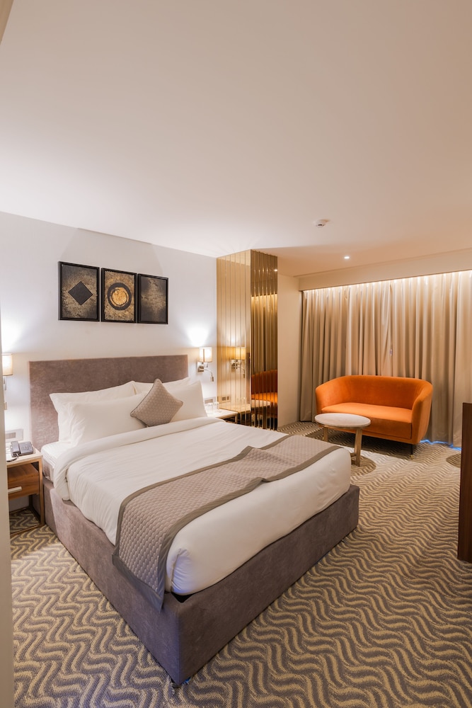 Hotel Golden Aura