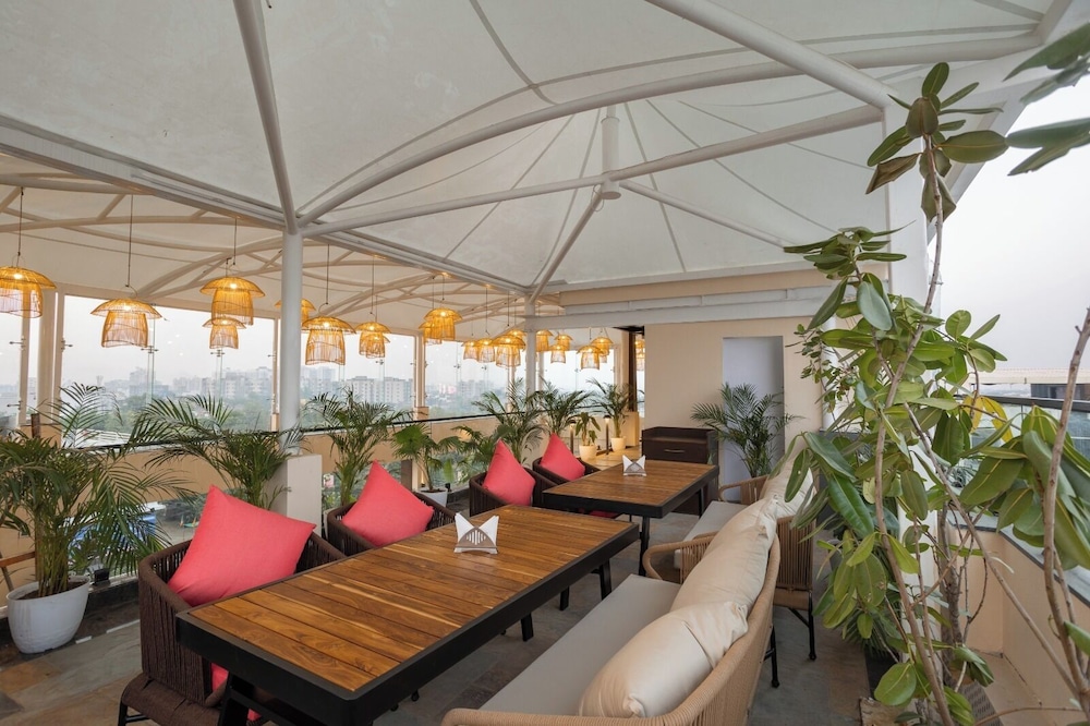 Hotel Golden Aura