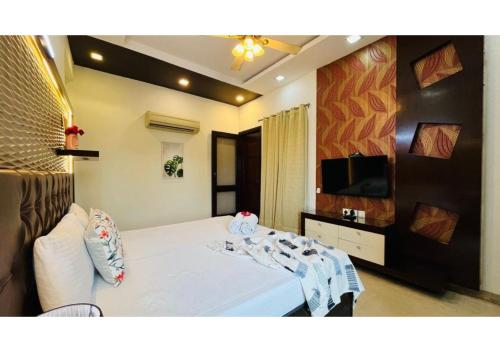 BluO Studio - M Block Mkt, Lift, Balcony, Parking