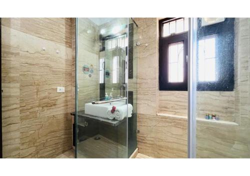 BluO Studio - M Block Mkt, Lift, Balcony, Parking