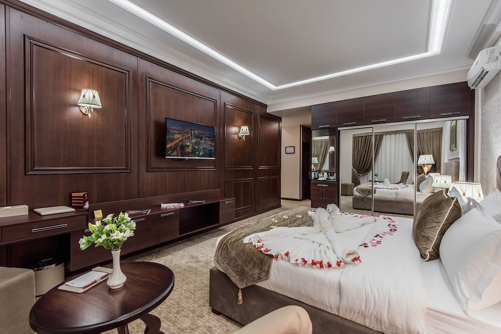The Royal Mezbon Hotel & SPA
