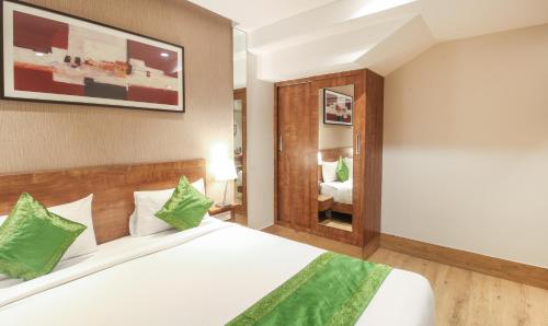 Treebo Elite Residency - 2 kms from Railway station