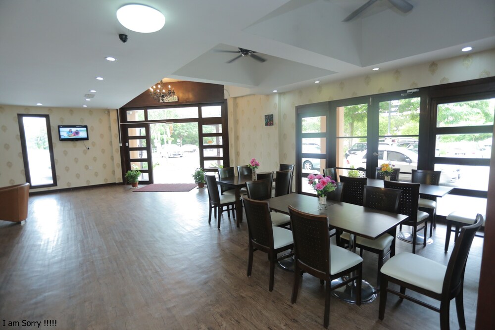 JAM Hotel near ERL Salak Tinggi Sepang