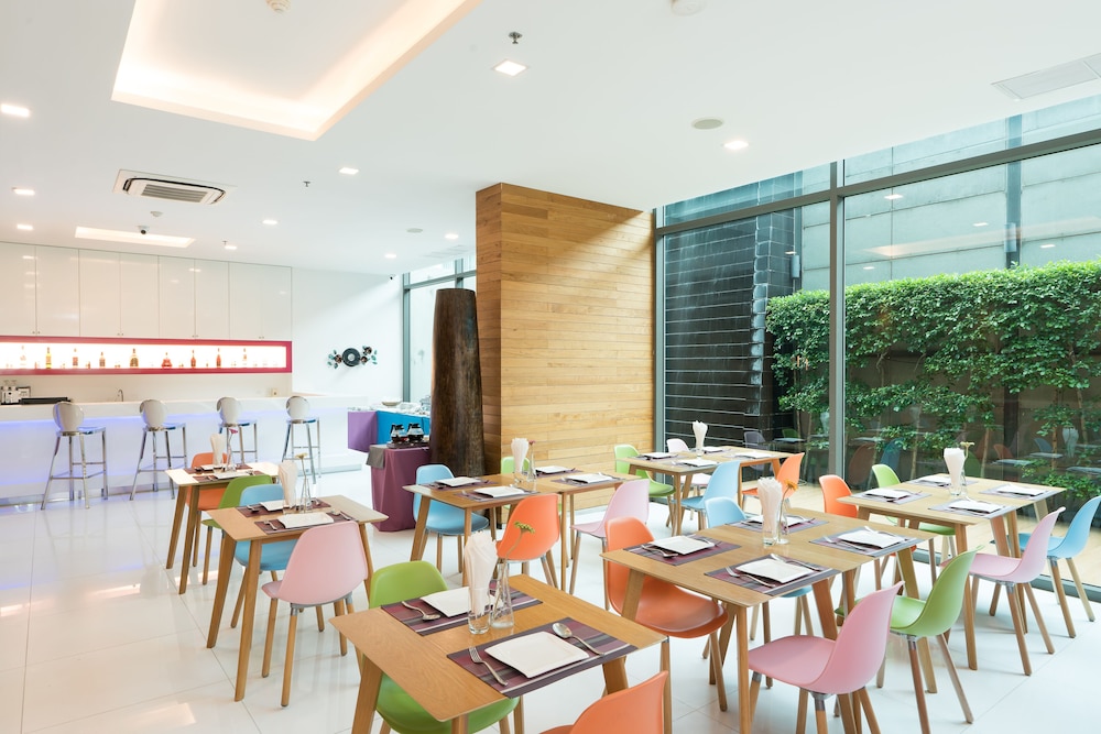 Seven Zea Chic Hotel