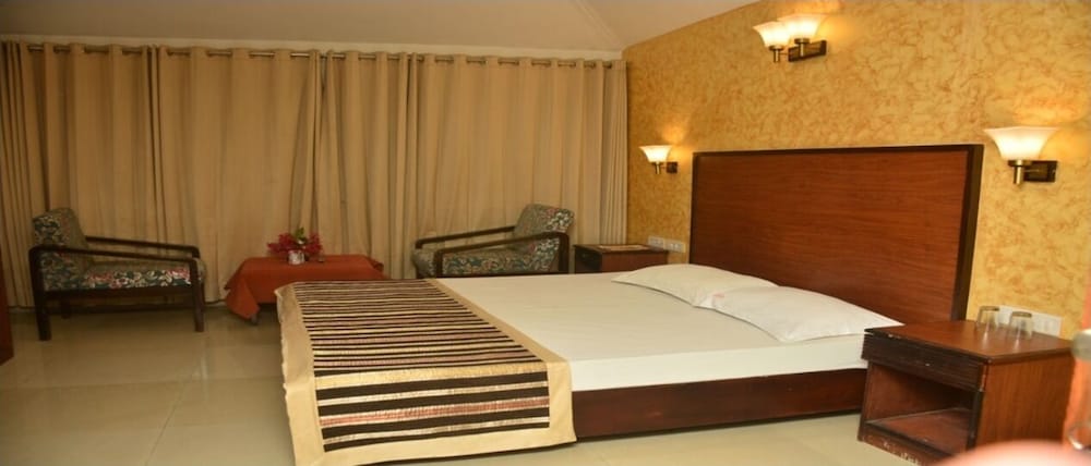 Hermitage Huts Tourist Resort, Surajkund