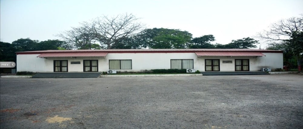 Hermitage Huts Tourist Resort, Surajkund