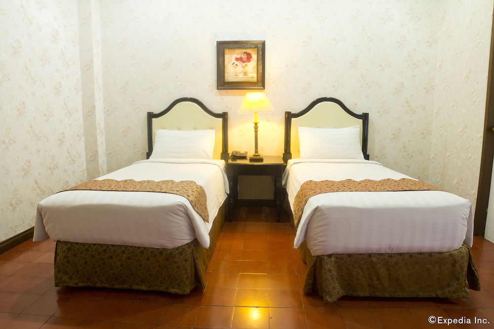White Knight Hotel Intramuros