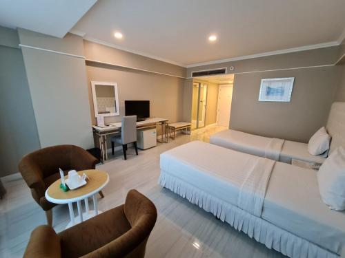 Chaisaeng Palace Hotel
