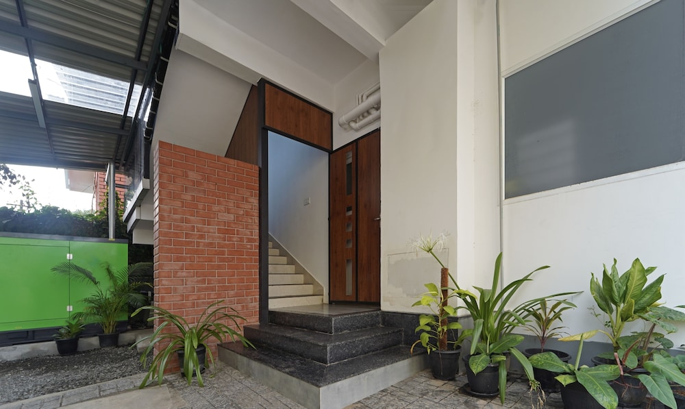 Itsy Hotels Avani Stays, Vyttila, Kochi