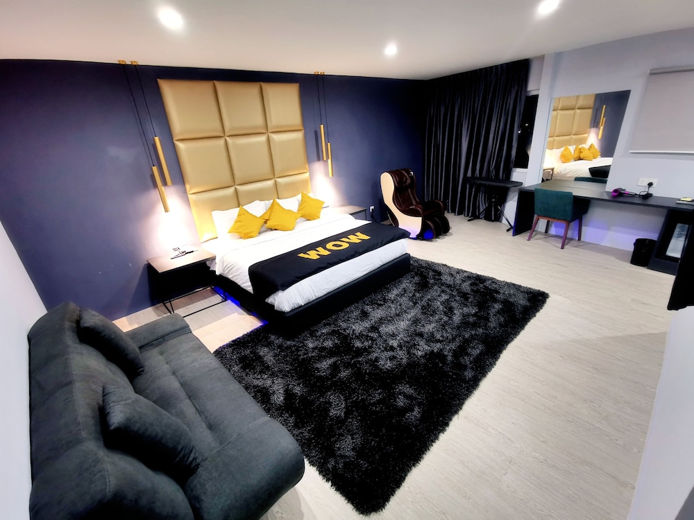 Capital O 91202 Wow Hotel