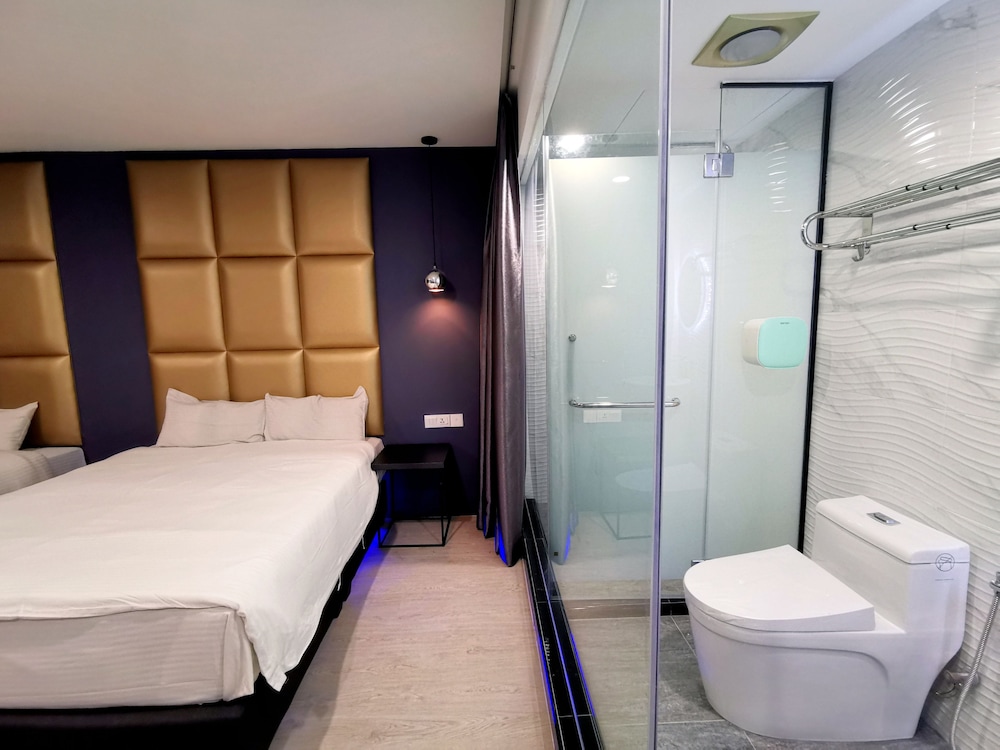 Capital O 91202 Wow Hotel