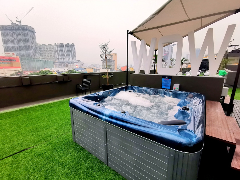 Capital O 91202 Wow Hotel