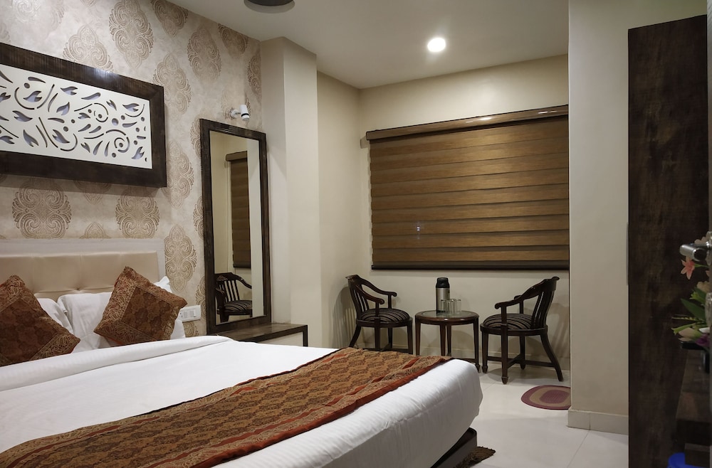Hotel Aadesh Palace