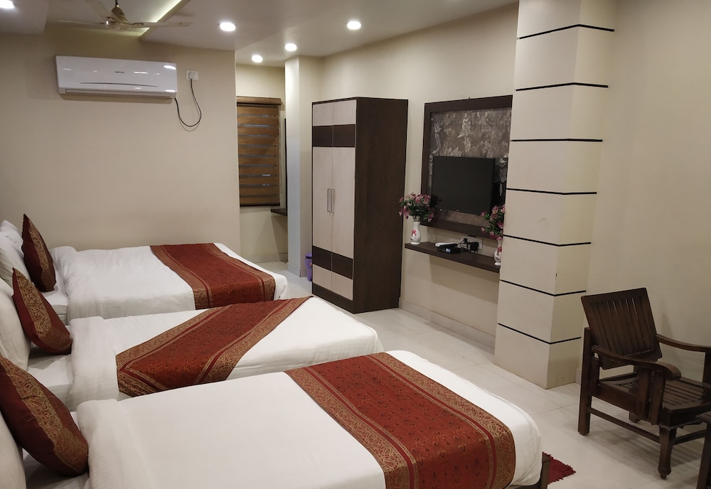 Hotel Aadesh Palace