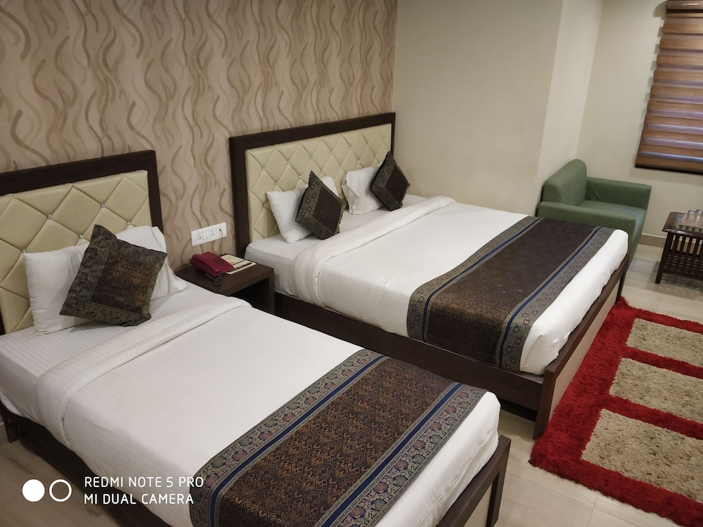 Hotel Aadesh Palace