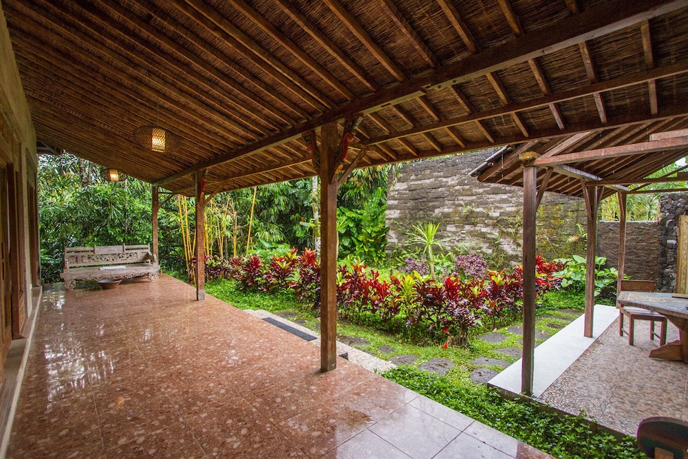 Senetan Villas and Spa Resort