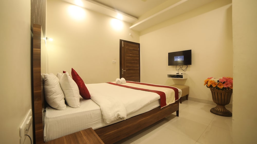 Cosmos Raj Plaza Jaipur