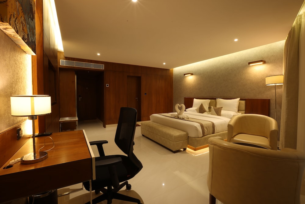 Royal Plaza Suites by RAK Rooms 